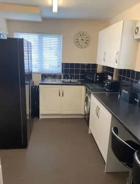Lovely 3 Bed Semi Detached House with Spacious Kitchen and Large Gardens