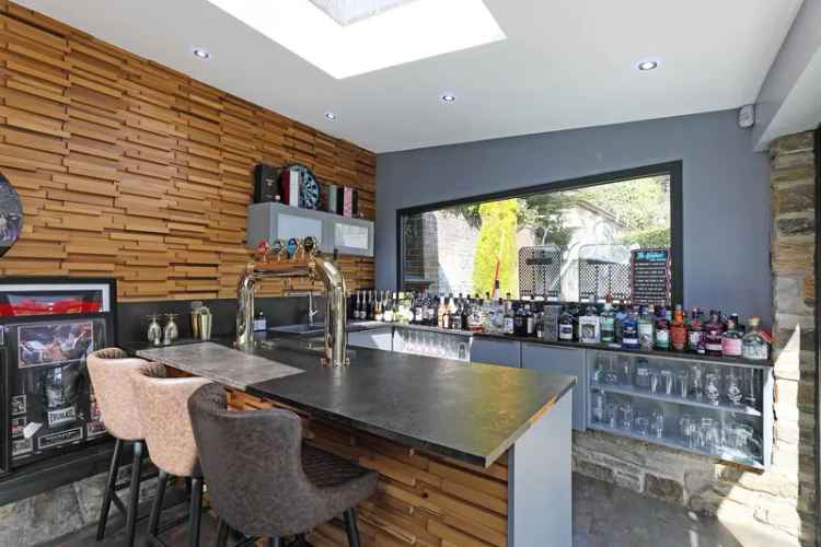 5 Bedroom Detached House with Leisure Suite and Gym