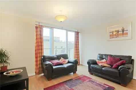 1 Bedroom Flat Canary Wharf Dock Views Secure Parking