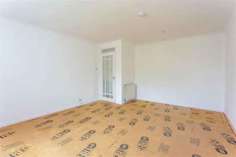 2 Bed Flat Lower Villa with Garden and Garage