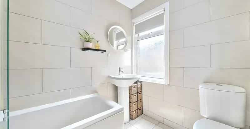3 Bedroom Victorian Conversion Flat for Sale