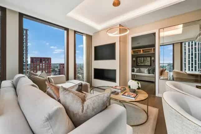 Luxury 3-Bed Apartment Thames City Nine Elms London