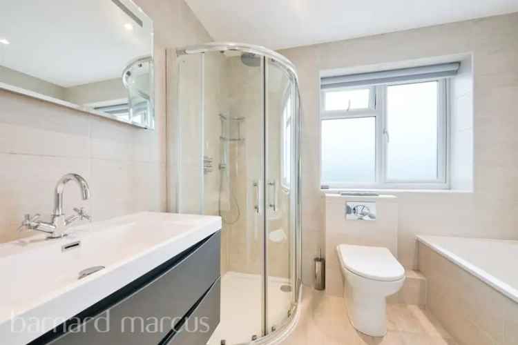Spacious 3 Bed Detached Family Home with Underfloor Heating