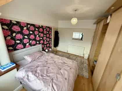 3 Bedroom House 68m2 Manchester Family Home Garage Parking