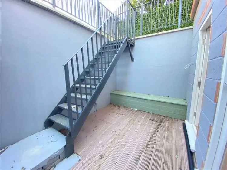 2 Bed Flat for Sale in Ealing
