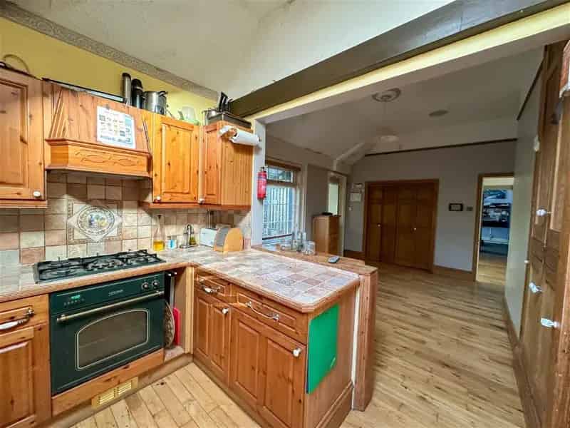 4 bed house for sale