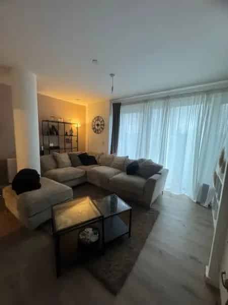 1 Bed 2 Floor House with Garden Childrens Playground