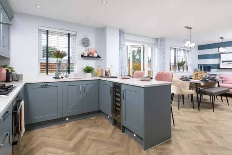 4 Bed Family Home with Open Plan Kitchen and Lounge