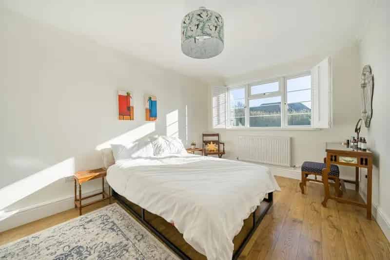 Two Double Bedroom Apartment with Bespoke Fitted Wardrobes