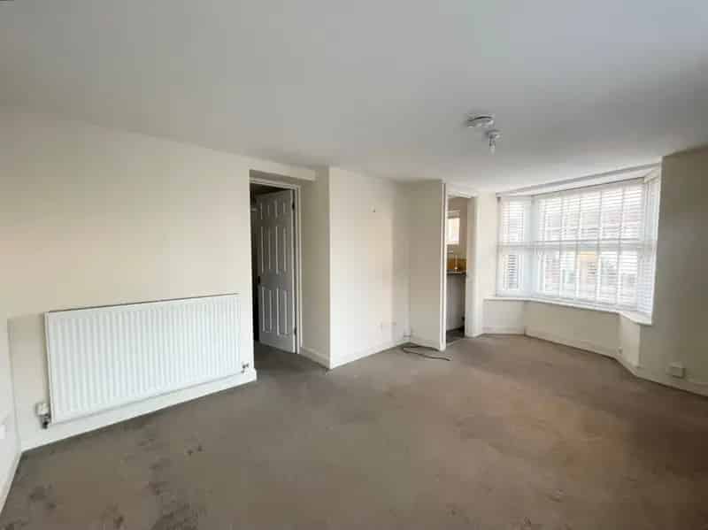 One Bedroom Ground Floor Flat with Private Parking