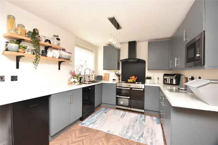 House For Sale in Leeds, England