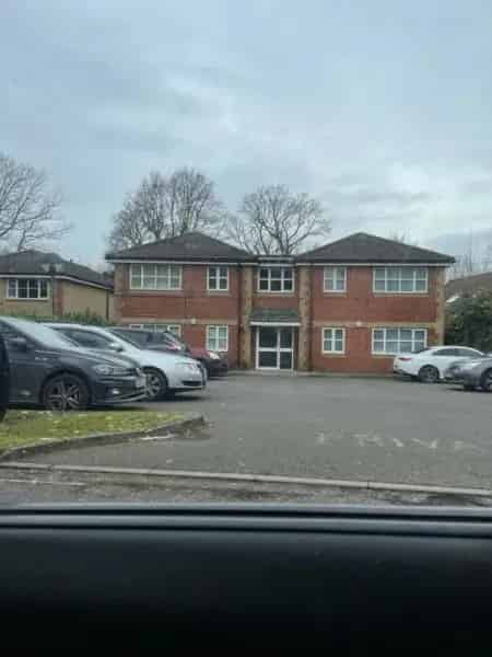 1 Bed Flat New Boiler Double Glazed Parking Near Tesco