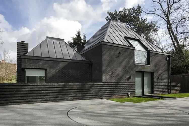 4 Bedroom Detached House to Rent in London