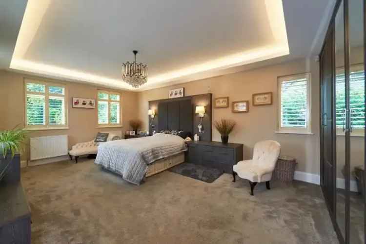 5 Bedroom Detached House for Sale Hale Village