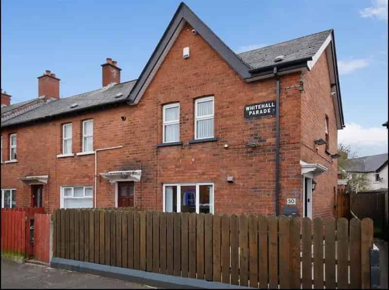 Furnished 2-Bed End Terrace Home Ormeau Road Belfast