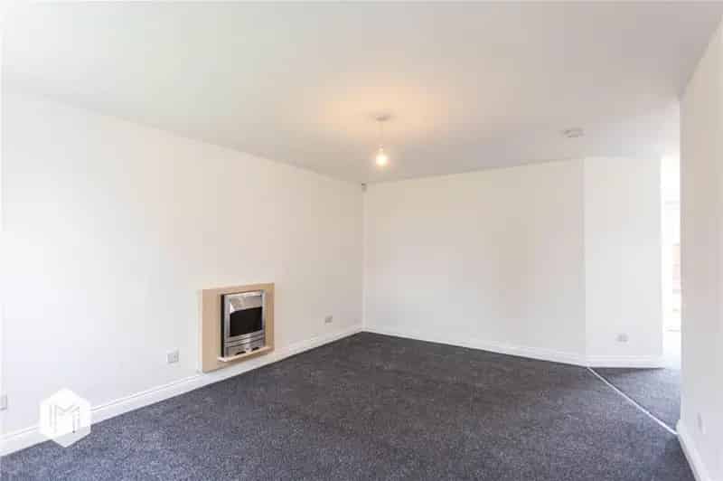 3 Bedroom Detached House in Westhoughton, Bolton