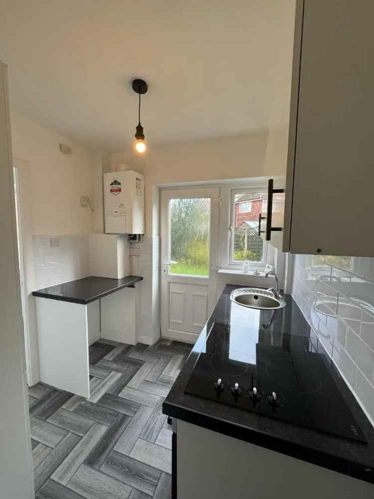 2 Bedroom Mews House Near Bromley Cross Station