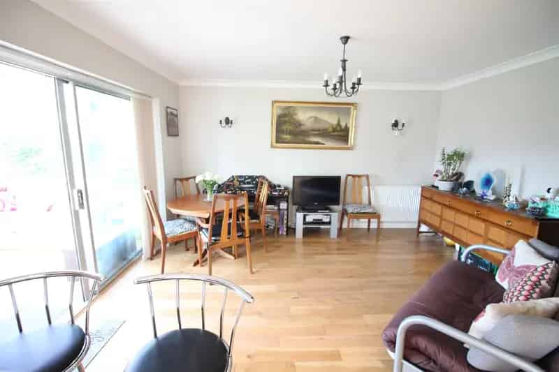 4 Bedroom Detached House to Rent Large Garden Family Home