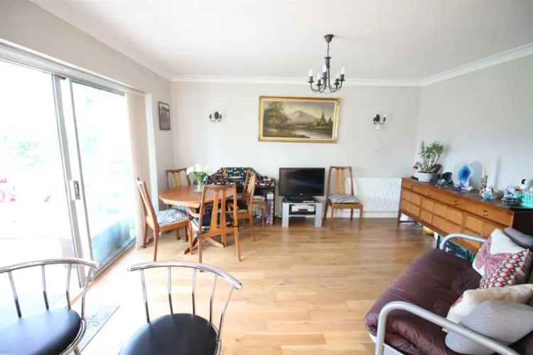 4 Bedroom Detached House to Rent Large Garden Family Home