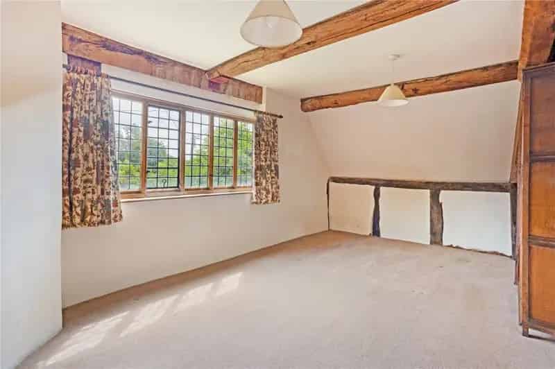 6 Bedroom Detached House Renovation Project with Cottage and Land