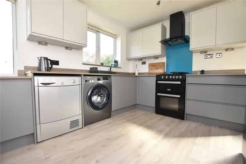 Three-Bedroom Detached House in Tingley