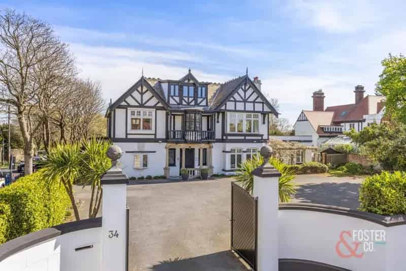 6 Bedroom Detached House for Sale in Brighton Hove