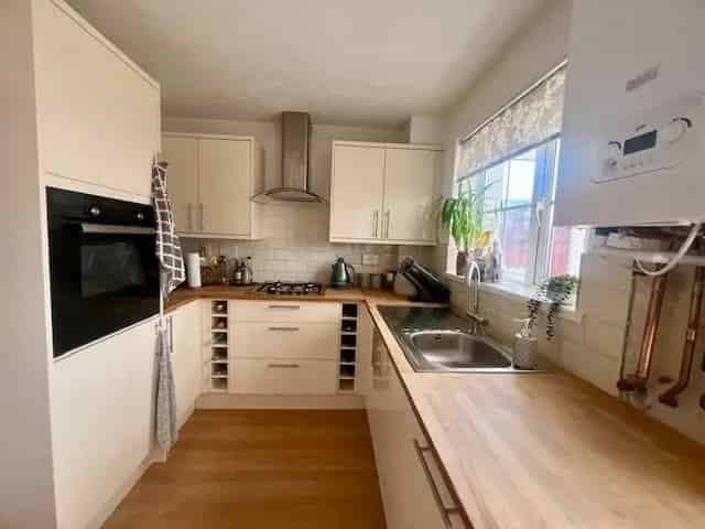 Modern 2-Bed House West Cardiff Available September