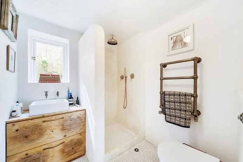 Charming Two Bedroom Victorian Cottage Chain Free