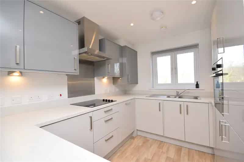 Four Bedroom Townhouse New Farnley Near Motorways and Schools