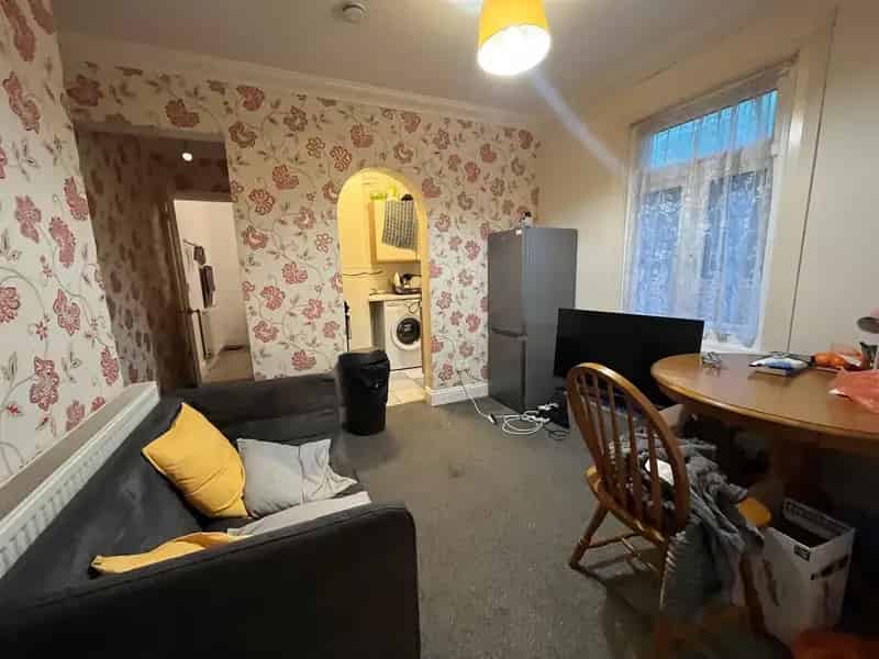 2 Bedroom Student Flat to Rent Near Brighton University