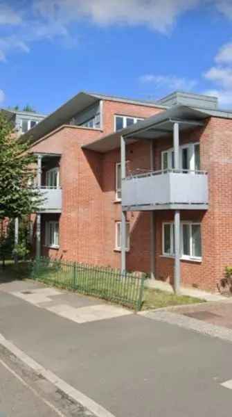 Flat For Rent in Morden Road, London, England