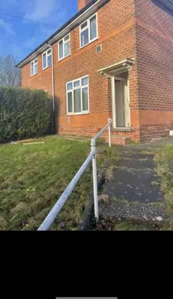 2 Bedroom Semi Detached House Large Garden Driveway