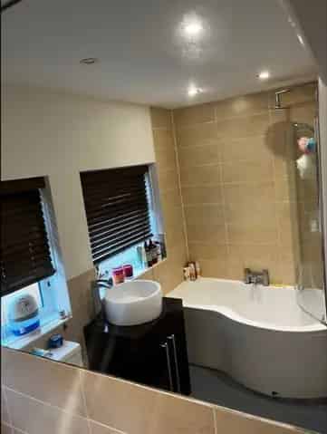 2 Bed Flat High Spec Kitchen Bathroom Near Schools