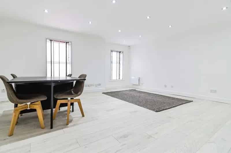 2 Bed Flat to Rent Manchester Castlefield Parking