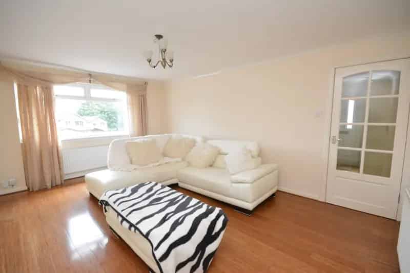 Spacious Semi-Detached Bungalow in Stenhousemuir
