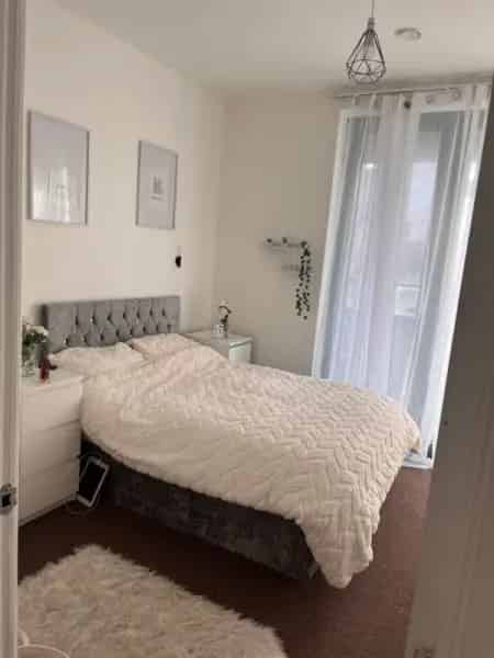 Modern 2-Bed Apartment SW11 London Balcony Parking Garden
