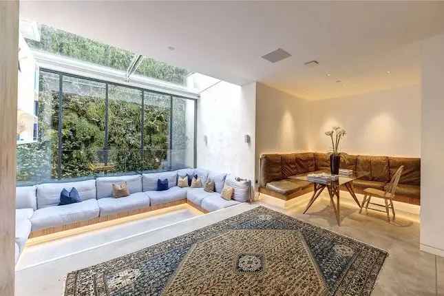 Mews house for sale in Queen's Gate Mews, London SW7