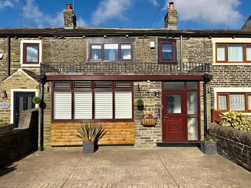 2 Bedroom Cottage for Sale Near Amenities