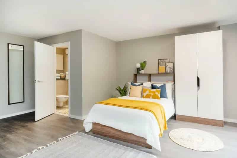 Studio Flat with Gym Utilities WiFi No Guarantor