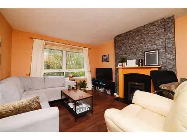 2 Bedroom Mid-Terraced House For Sale Near Howwood Train Station
