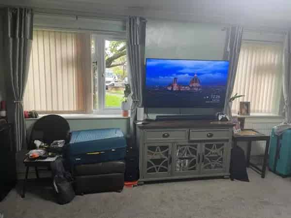 Ground Floor Maisonette Two Bedrooms Near Shopping Centre