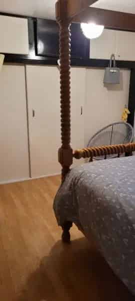 2 Bed First Floor Flat Newly Tiled Kitchen and Bathroom