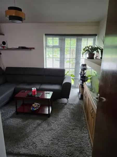 2 Bedroom Flat with Private Garden and Parking