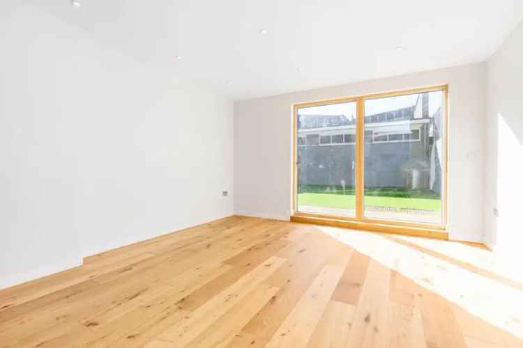 3 Bedroom Garden Flat for Sale - Stepney Green