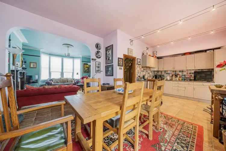 House For Sale in London, England