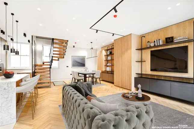 Four Bedroom Mews House for Sale in Astwood Mews London SW7