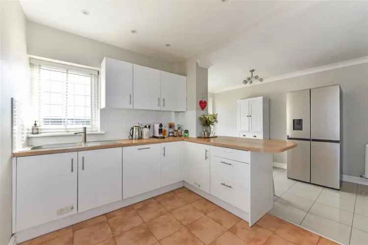 3 Bedroom Detached House to Rent