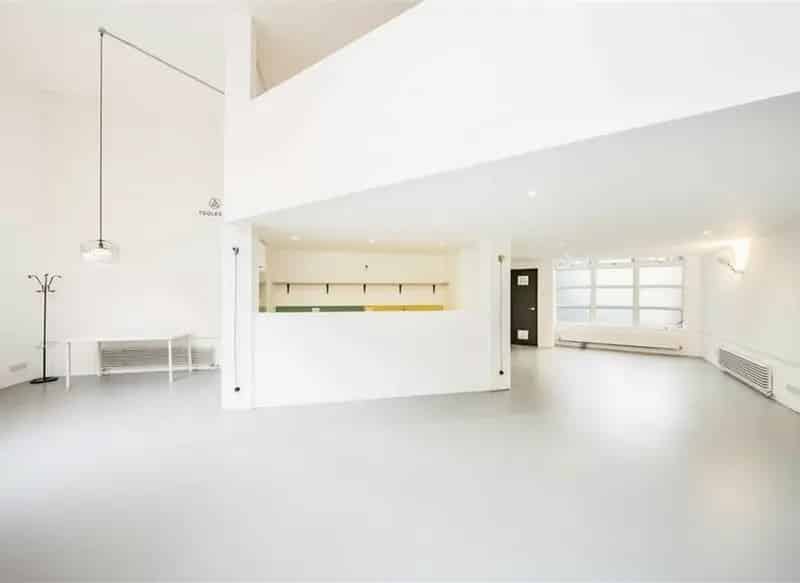 Spacious 1200 sq ft Warehouse Style Apartment in Shoreditch