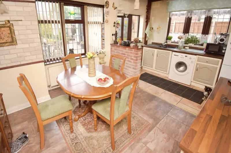 3 Bedroom Semi Detached House for Sale Coventry CV5