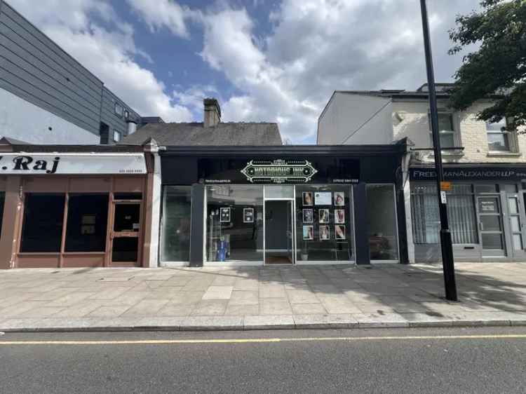Retail Unit in Coulsdon Town Centre 923 sq ft